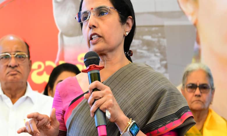 Chandrababu Naidu’s wife continues ‘Nijam Gelvali’ yatra in AP
