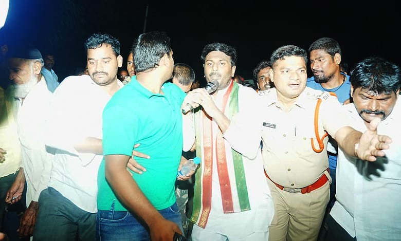 Adilabad NRI Srinivas Reddy has begun to cook opponents through pressure cooker distribution