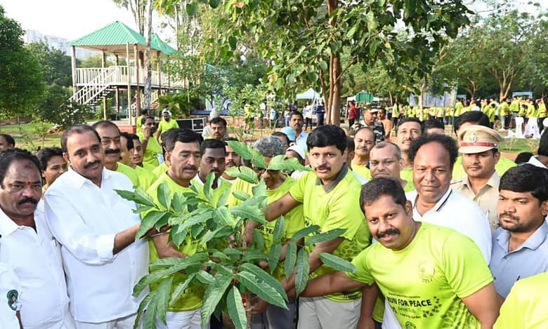 BRS leader gives Rs 15L for Botanical Garden development in Hyderabad