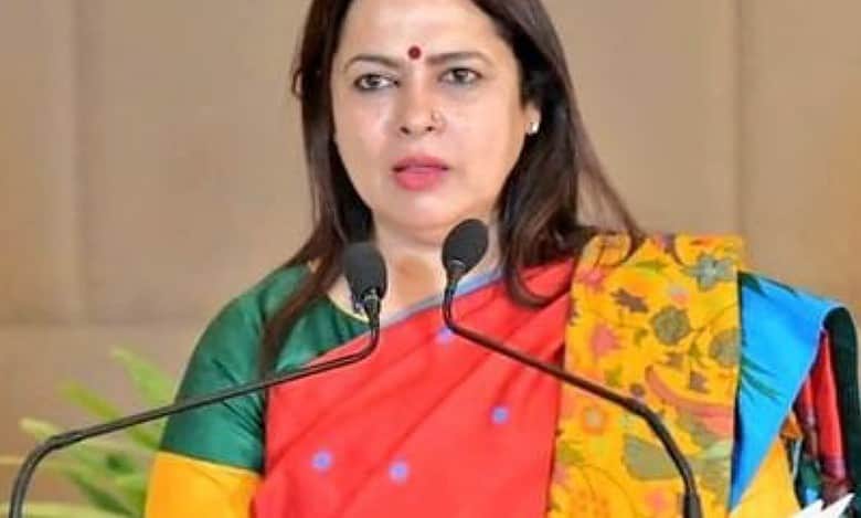 Meenakshi Lekhi kicks out woman for not chanting Bharat Mata Ki Jai
