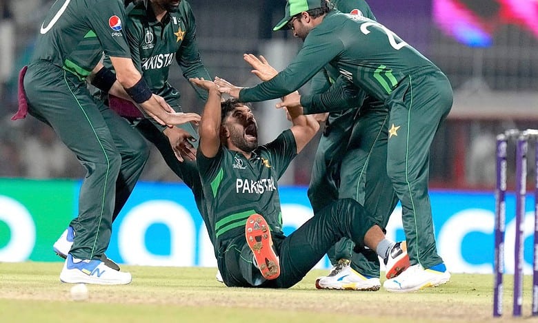 Pakistan knock Bangladesh out of World Cup with seven-wicket win