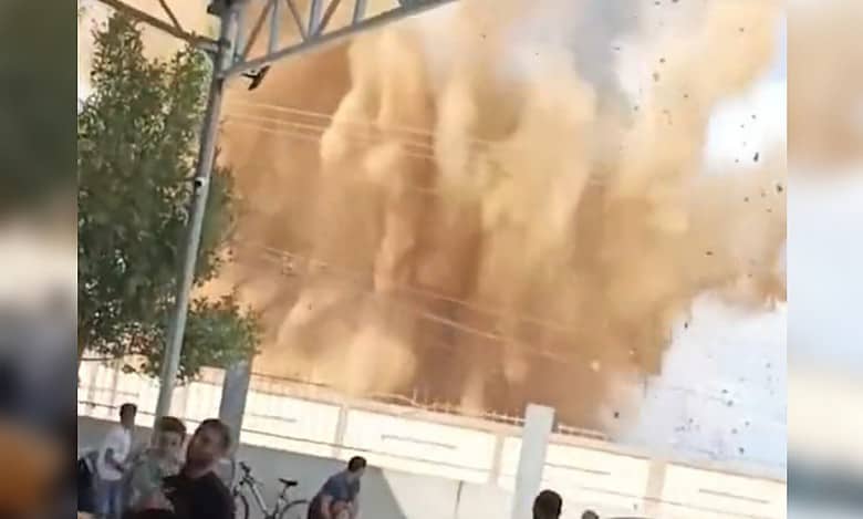 Video: Israeli forces strikes Gaza-Egypt border crossing as Palestinians flee