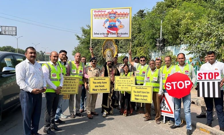 Ravan' appears in Gurugram to give road safety lessons