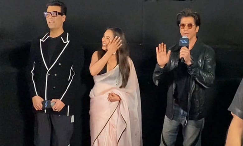 SRK, Rani Mukerji, Karan Johar surprise fans at 'Kuch Kuch Hota Hai' special screening in Mumbai