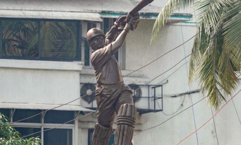 Sachin Tendulkar statue