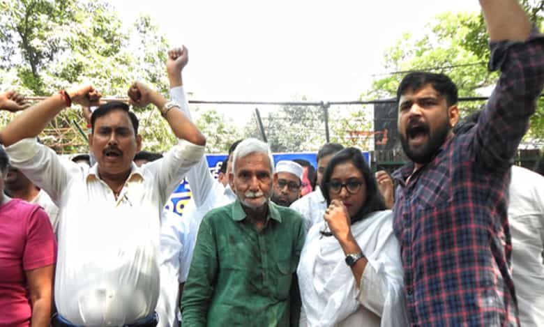 Sanjay Singh’s father joins protest on DDU Marg