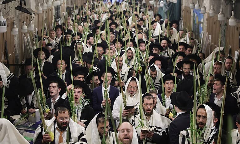 Israeli settlers storm Al-Aqsa complex on 6th day of Sukkot holiday