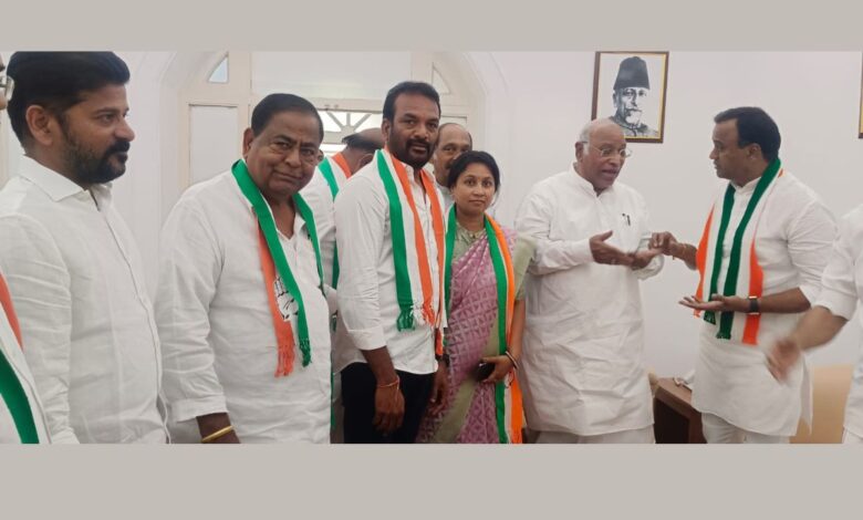 Telangana polls: Congress gains momentum as 8 from BRS, BJP cross over