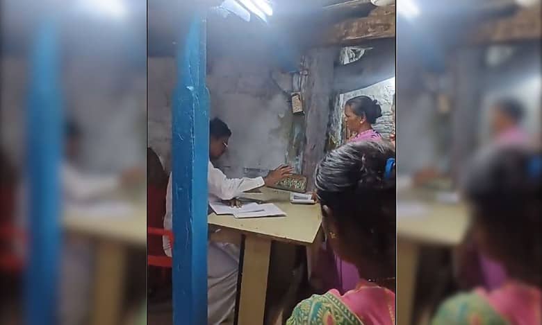 Telangana: BRS cadre makes voters 'swear on God' while distributing money, booked