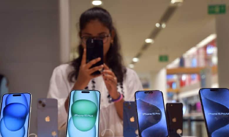 Apple logs highest-ever smartphone shipments in India in Q3