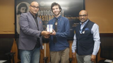 Mr. Rizwan Ahamd presenting a memento to Mr. Nolar Ryan Trowe. Dr. Salil Kadiralso seen.