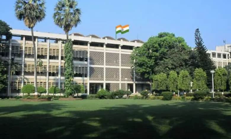 Indian Institute of Technology (IIT) Bombay (1)