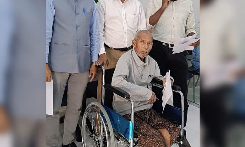 Indian returns home after 31 years in Saudi Arabia: Embassy