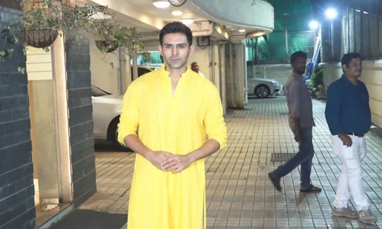 Kartik Aaryan effortlessly slays desi look at Sara Ali Khan's Diwali bash