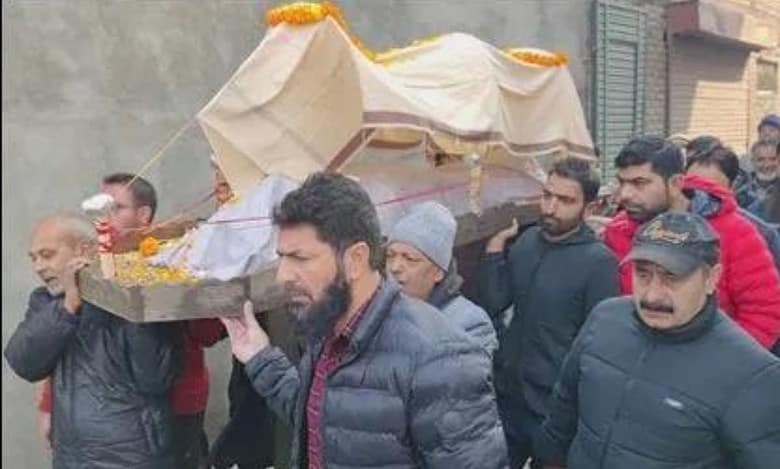 Muslim neighbours perform last rites of Kashmiri pandit man in Pampore