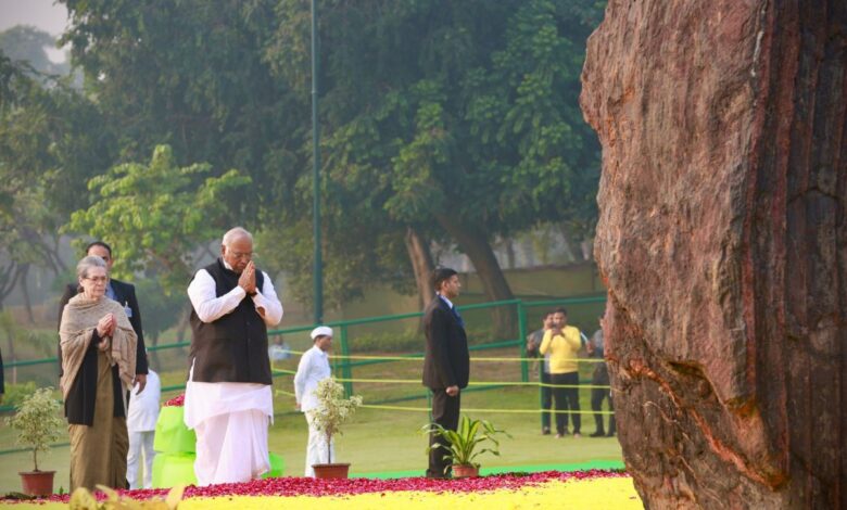 PM Modi, Sonia, Rahul pay tributes to Indira Gandhi on her birth anniversary
