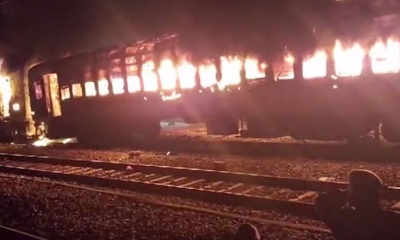 New Delhi Darbhanga Express fire