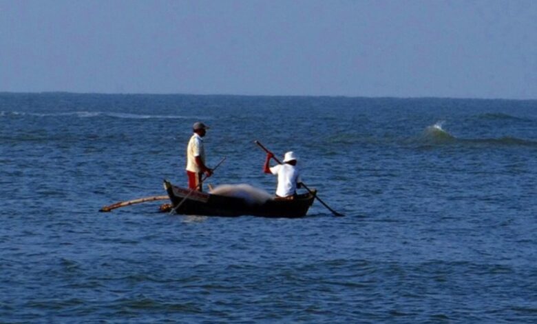Sri Lankan Navy arrests 32 Indian fishermen