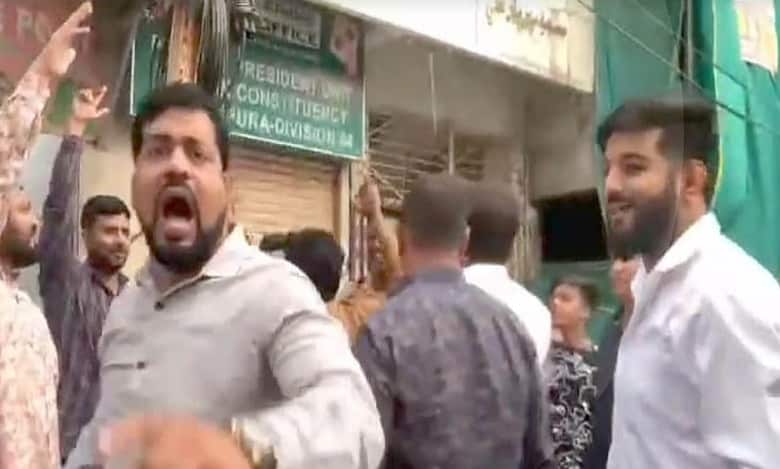 Hyderabad: AIMIM, Congress workers clash once again, now in Langar Houz
