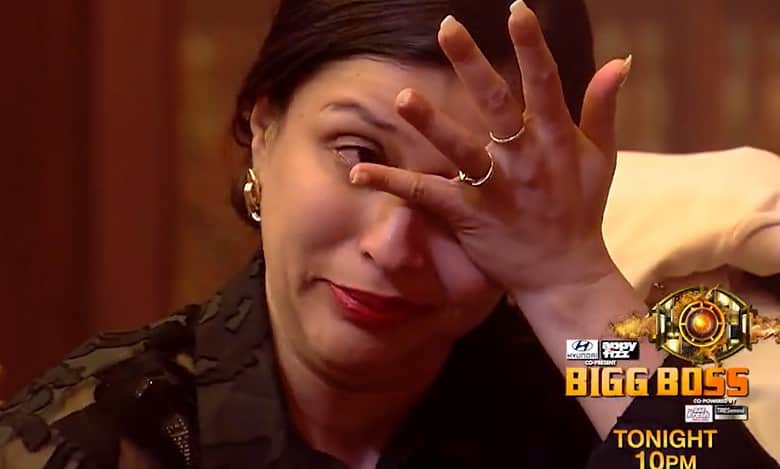 Mannara Chopra cries, makes SHOCKING exit from Bigg Boss 17?