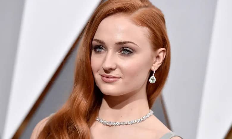 Sophie Turner seen getting cozy with aristocrat amid pending divorce