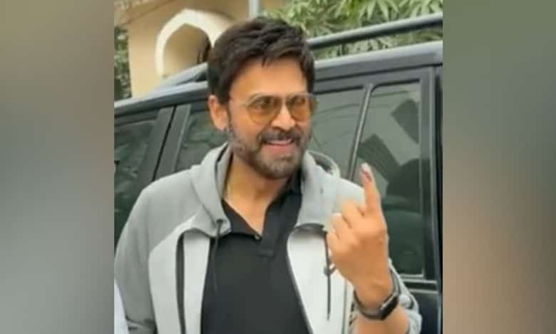 Hyderabad: Venkatesh Daggubati casts his vote in Telangana Assembly polls