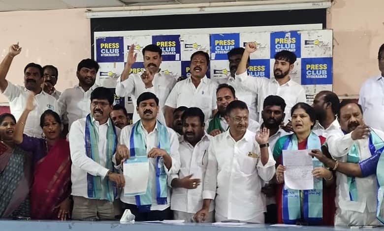 Telangana: YSRTP leaders resign en masse as Sharmila supports Congress