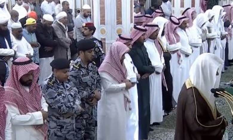 Absentee prayers for late Kuwait's Emir performed in Grand Mosque, Prophet’s Mosque