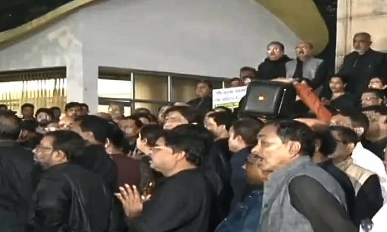 Kolkata cops summon 12 BJP MLAs over ‘disrespect’ to National Anthem