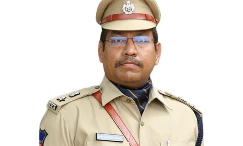 IPS Naveen Kumar arrested by CCS Hyderabad for forging documents