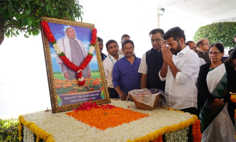 Revanth, KR pay tributes to PV Narasimha Rao on his death anniversary