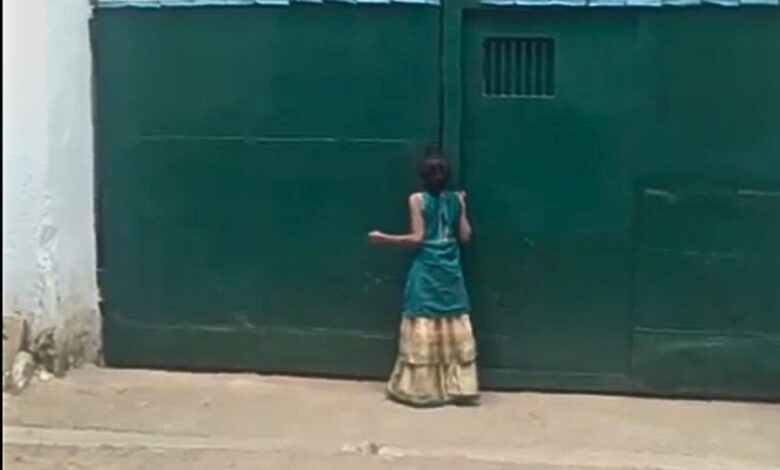 Watch: Girl crying in front of Kurnool jail to meet her mother