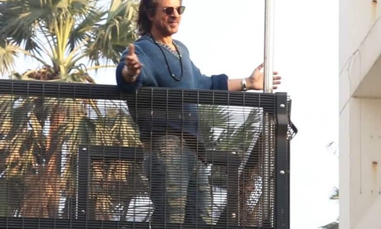 Amid 'Dunki' success, SRK greets fans outside Mannat