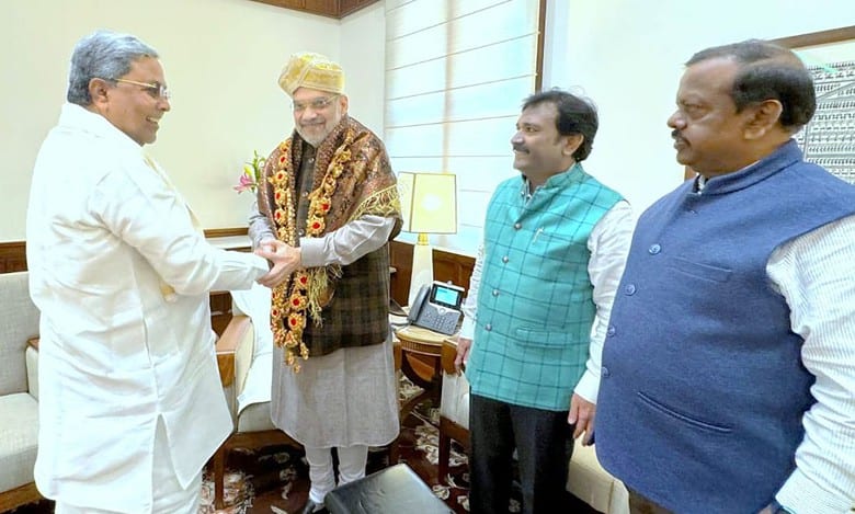 Siddaramaiah meets Shah, urges him to release drought relief funds