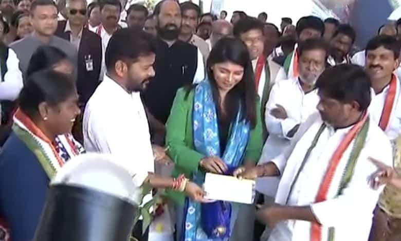 CM Revanth presents Rs 2 crore to boxer Nikhat Zareen