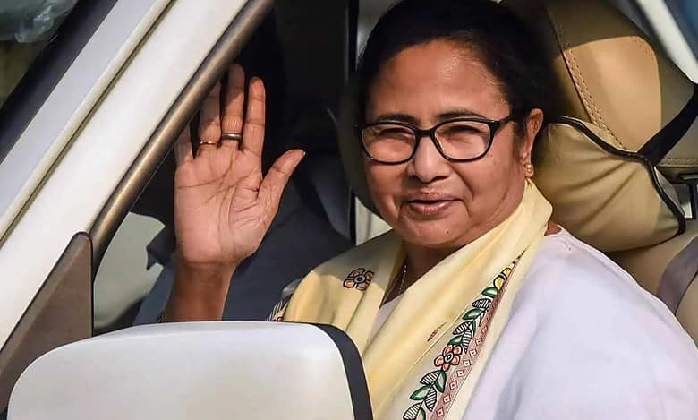 Will offer shelter to anyone in distress: Mamata on Bangla situation