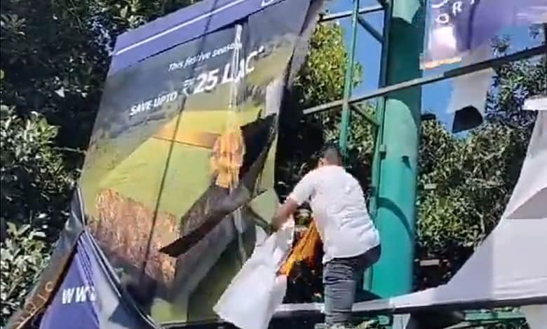 Bengaluru: Pro Kannada outfits defaced signboards using for not using Kannada
