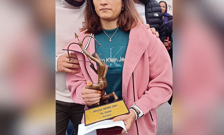 Rahul shares Vinesh Phogat’s award wapsi video, calls PM Modi ‘cruel’