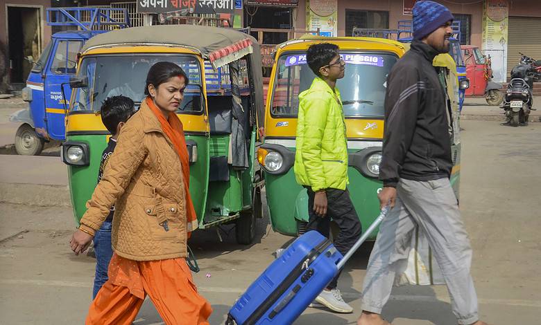 Ranchi: Passengers walk with their belongings as they try to reach their destination amid a strike of buses and trucks, in Ranchi, Tuesday, Jan. 2, 2024. Buses and trucks keept off the roads as drivers protested against stricter punishments in the new law on hit-and-run cases. (PTI Photo)(PTI01_02_2024_000187B)