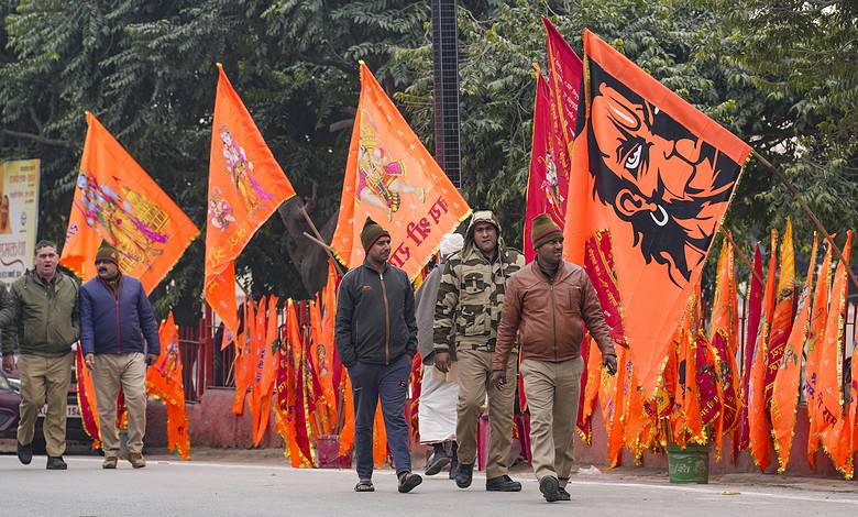 11 arrested for waving saffron flag in UP mosque