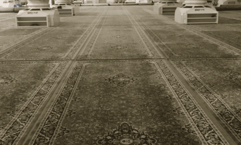 Over 25,000 carpets spread daily in Prophet's Mosque in Madinah