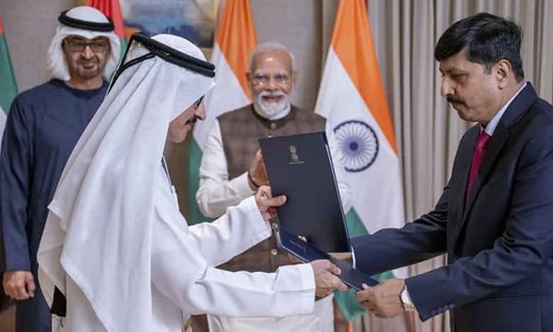 Dubai's DP world signs Rs 25,000 cr deals with Gujarat