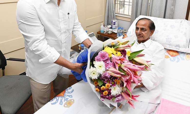 Photos: YS Jagan Mohan meets Former Telangana CM KCR