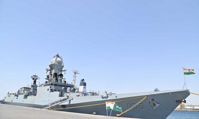 Indian naval warship reaches hijacked ship, warns pirates