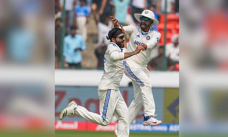 Hyderabad: Indian bowlers' brilliance reduce Eng to 172/2 at tea on Day 3