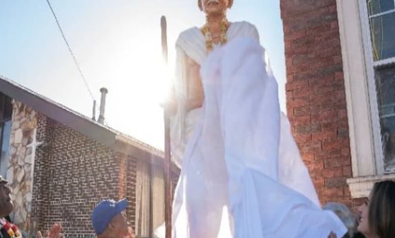 NYC Mayor unveils Gandhi statue outside Hindu temple after 2022 vandalism incidents