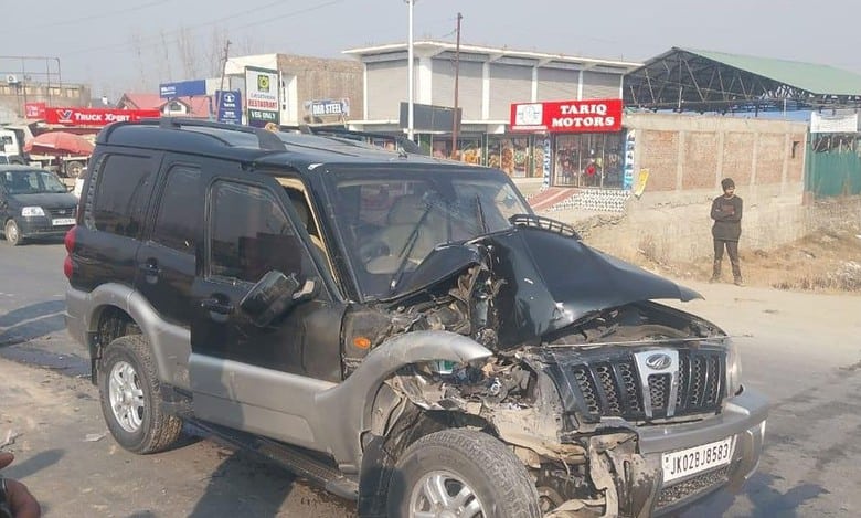 J&K: Narrow escape for Mehbooba Mufti as vehicle meets with accident