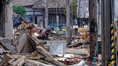 Japan quake toll hits 100, number of missing reaches 211
