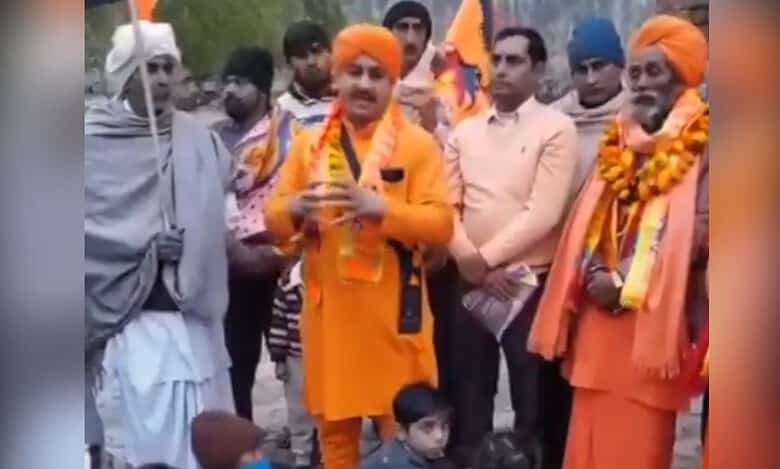 Haryana: Hindutva leader delivers hate speech, children among the audience