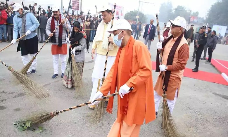 UP: Govt launches cleanliness drive, CM Yogi joins in Ayodhya